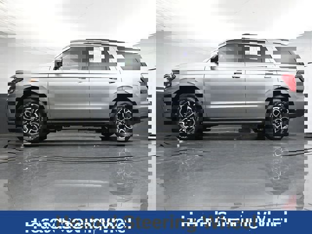 Used 2024 Ford Expedition XLT AWD/4WD image 33