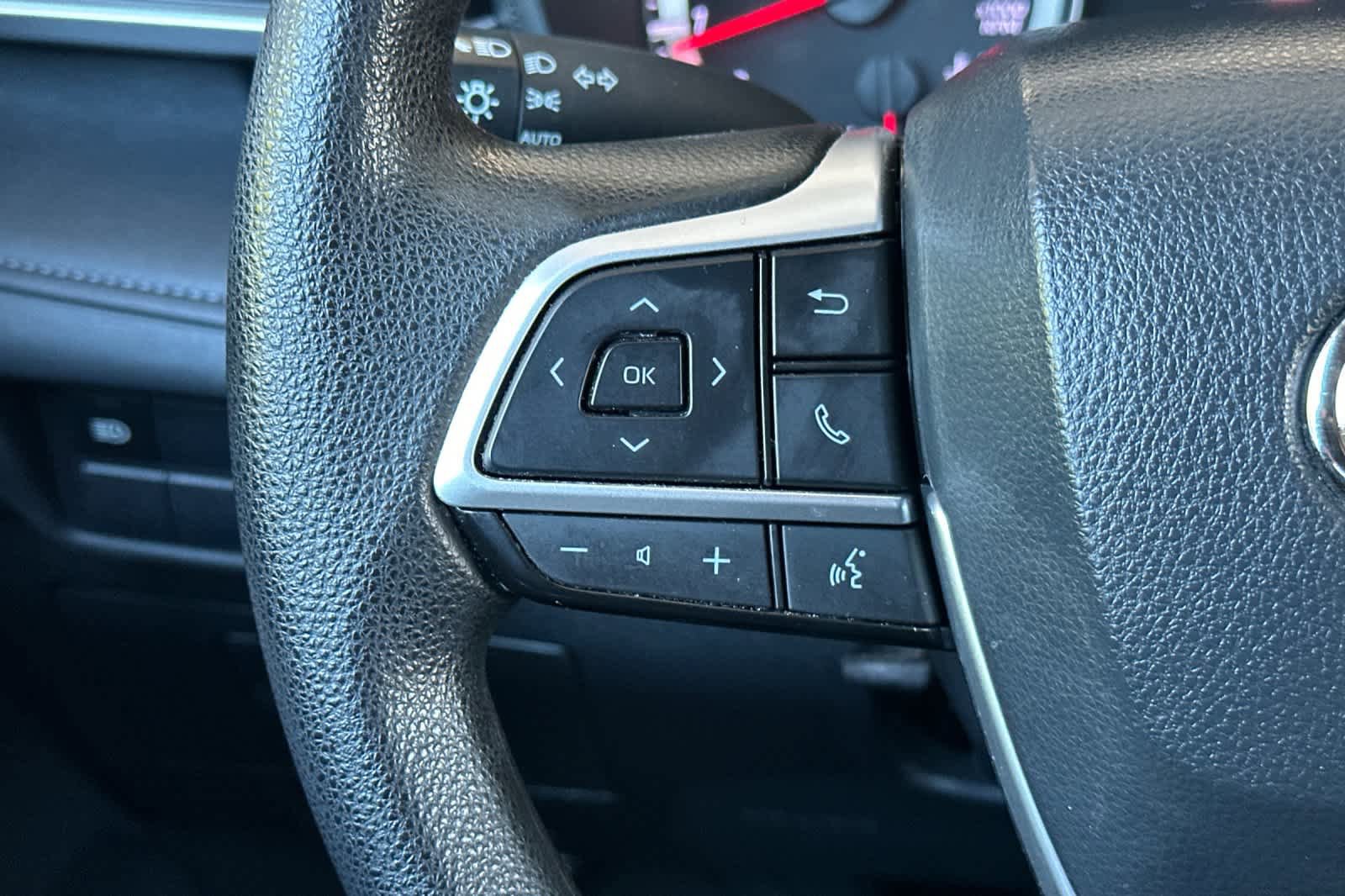 Used 2022 Toyota Highlander L AWD/4WD image 26