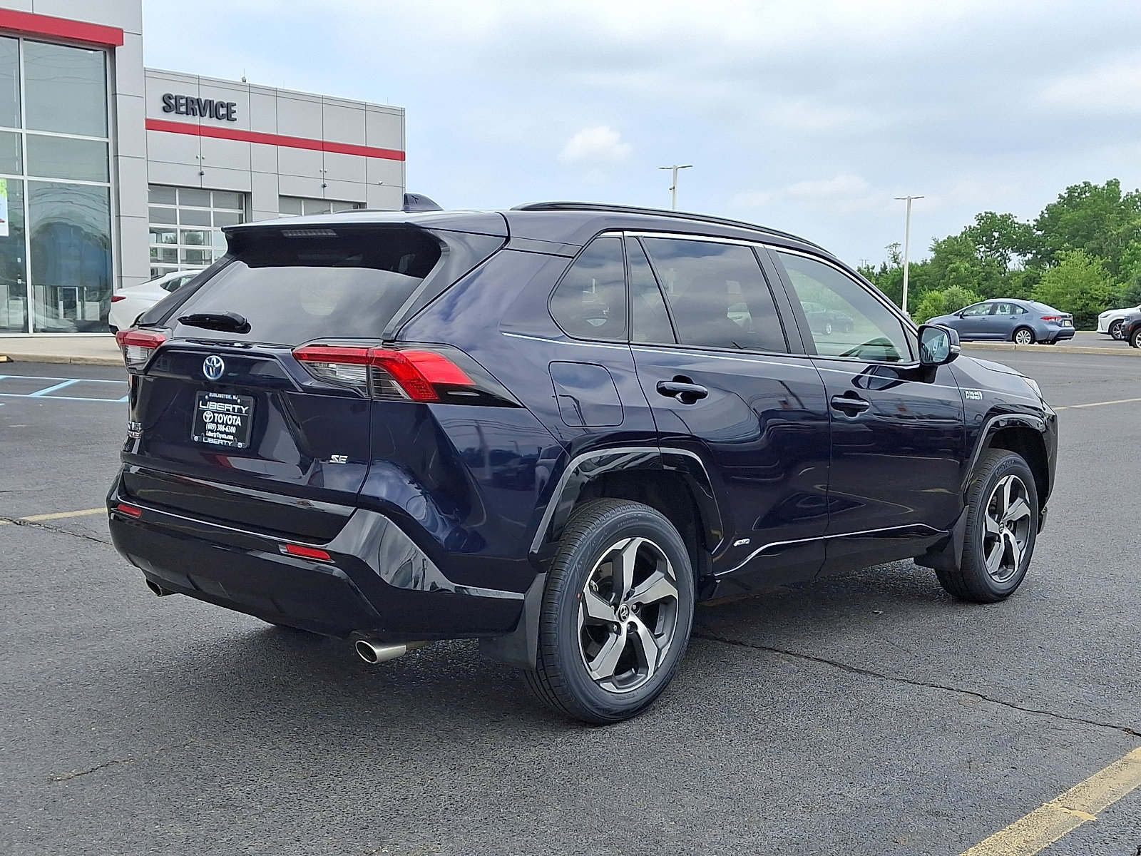 Used 2024 Toyota RAV4 SE w/ Weather & Moonroof Package AWD/4WD image 6