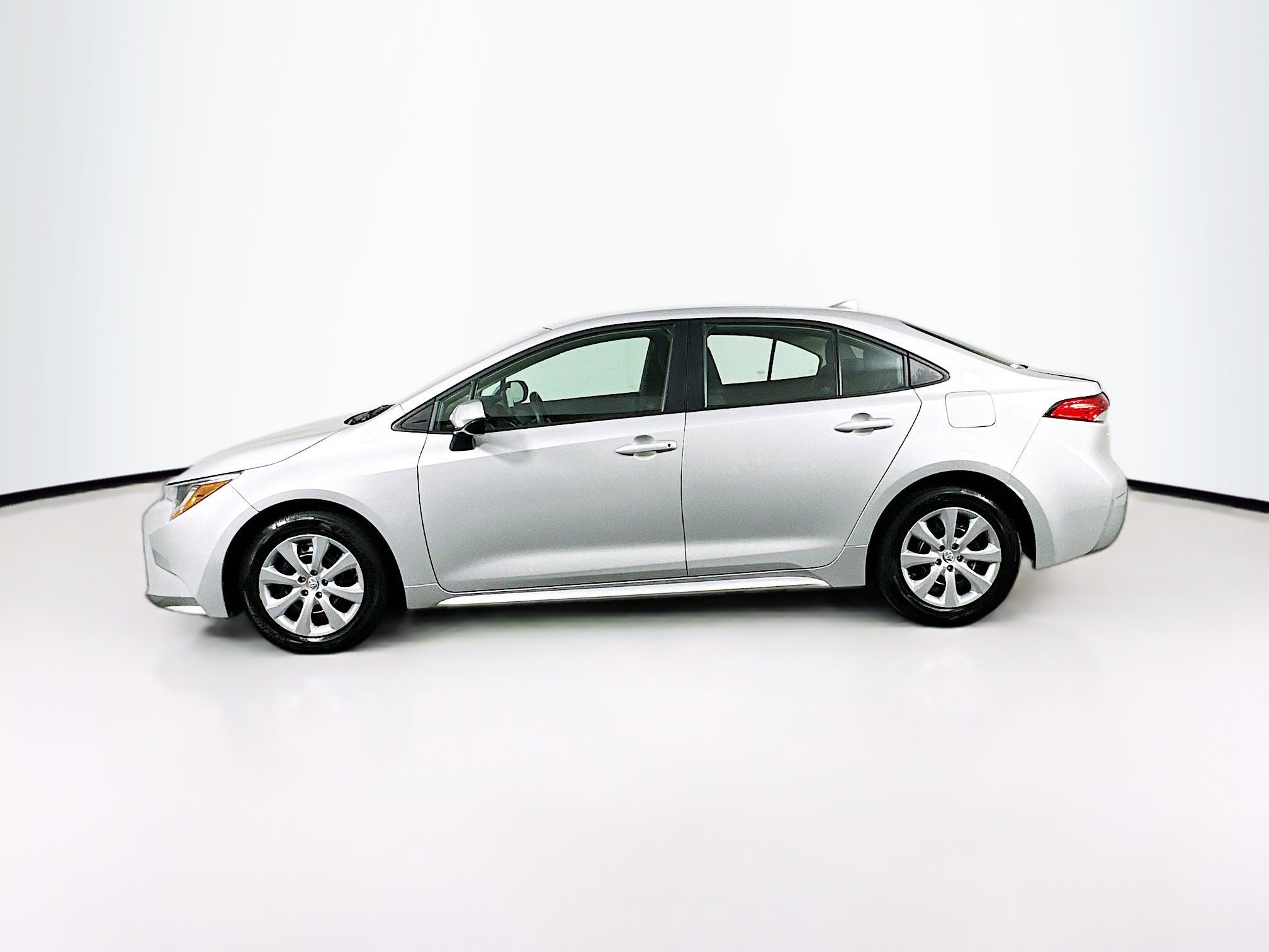 Used 2023 Toyota Corolla LE w/ Carpet Mat Package (TMS) image 4