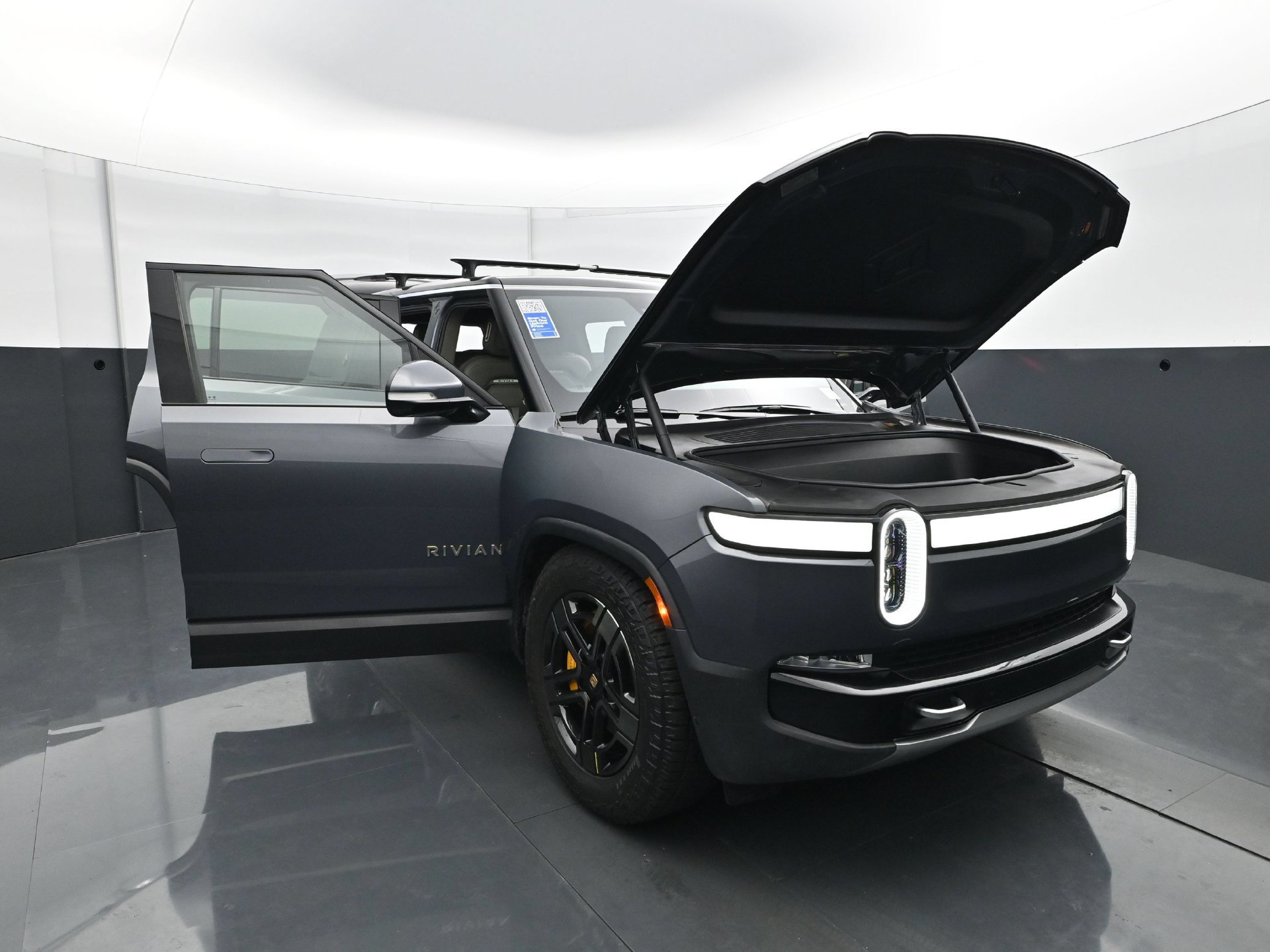 Used 2023 Rivian R1S Adventure Quad AWD/4WD image 39