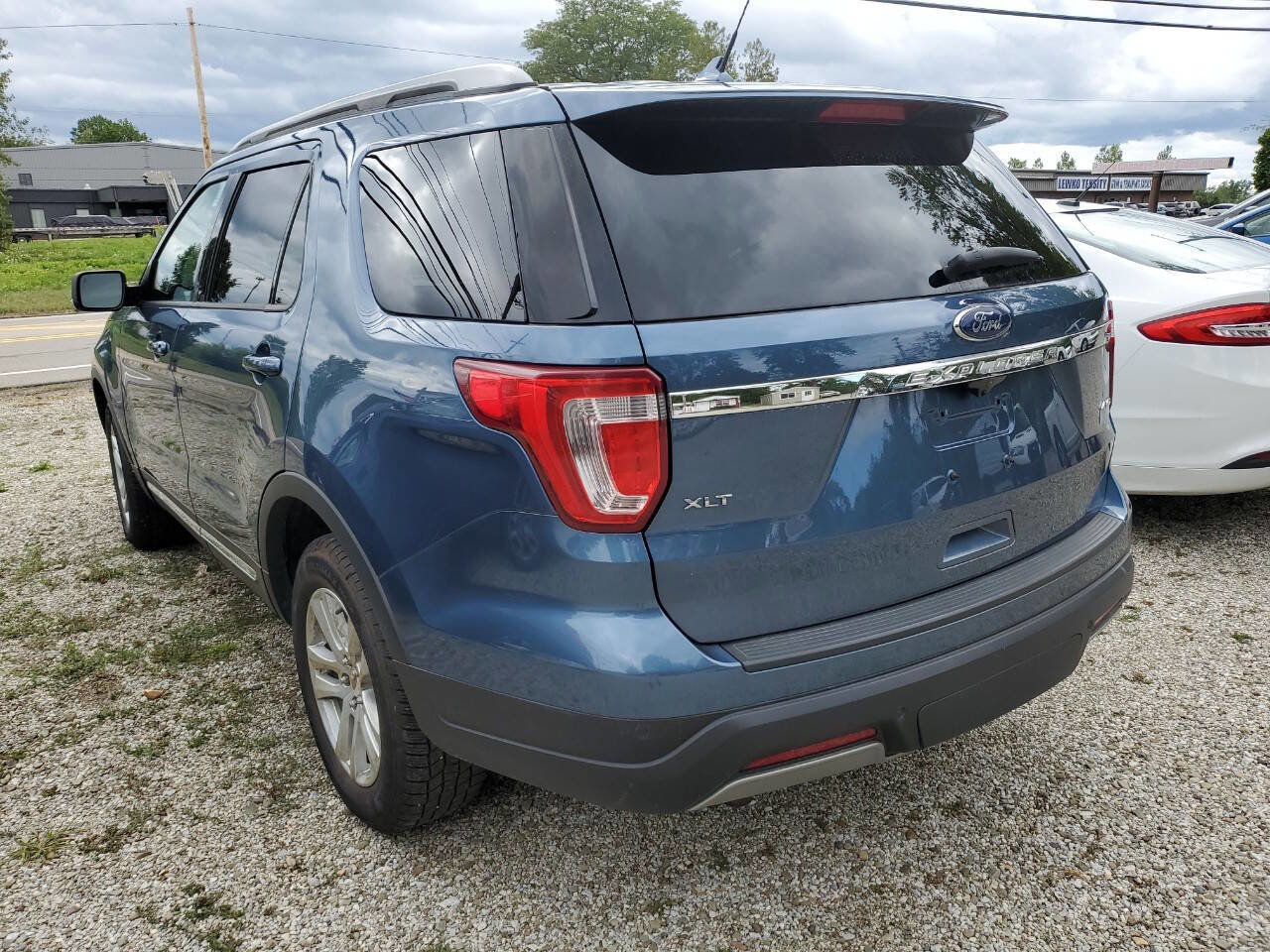 Used 2019 Ford Explorer XLT w/ Equipment Group 202A image 4
