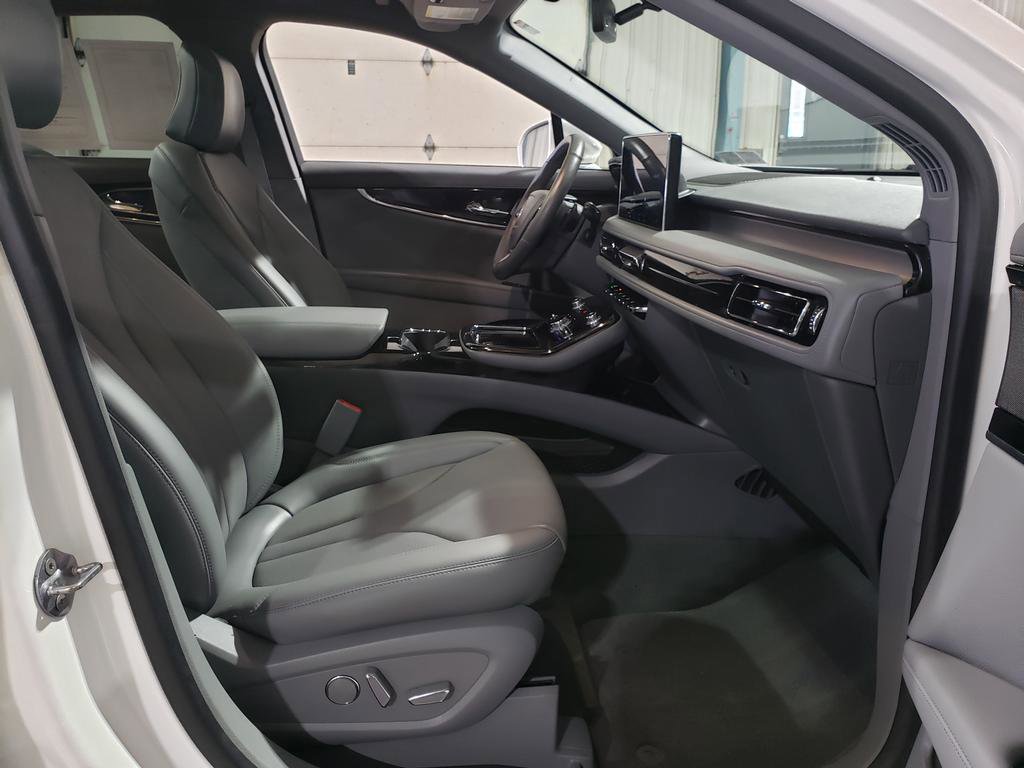 Used 2023 Lincoln Nautilus Reserve w/ Equipment Group 201A image 16