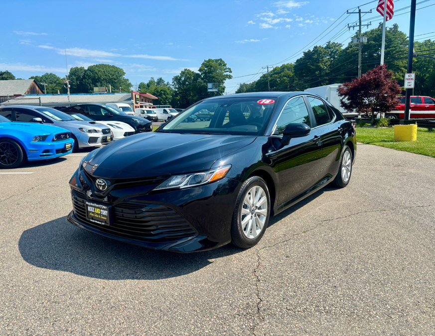 Used 2018 Toyota Camry LE FWD image 1