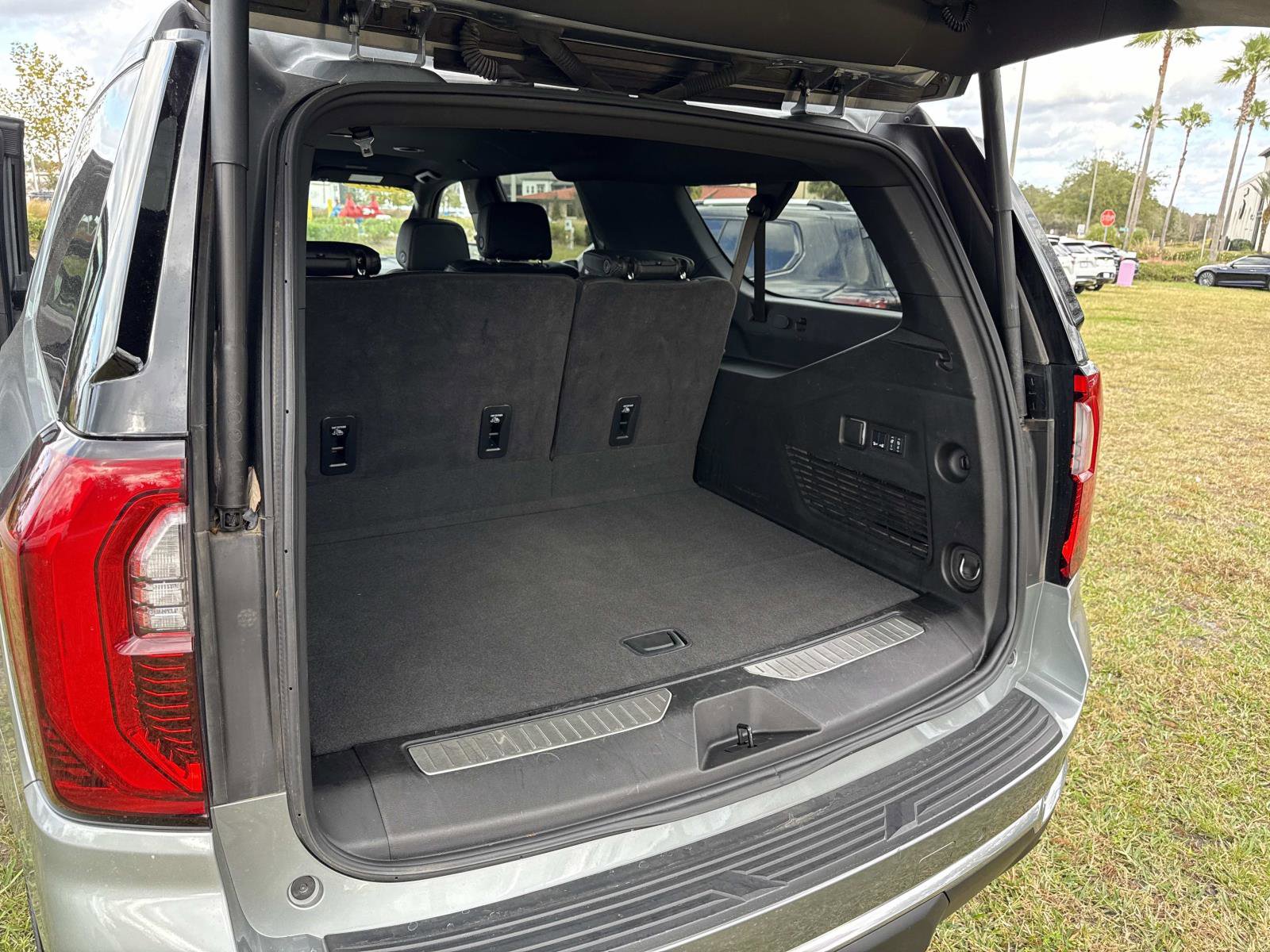 Used 2025 GMC Yukon XL Denali image 11