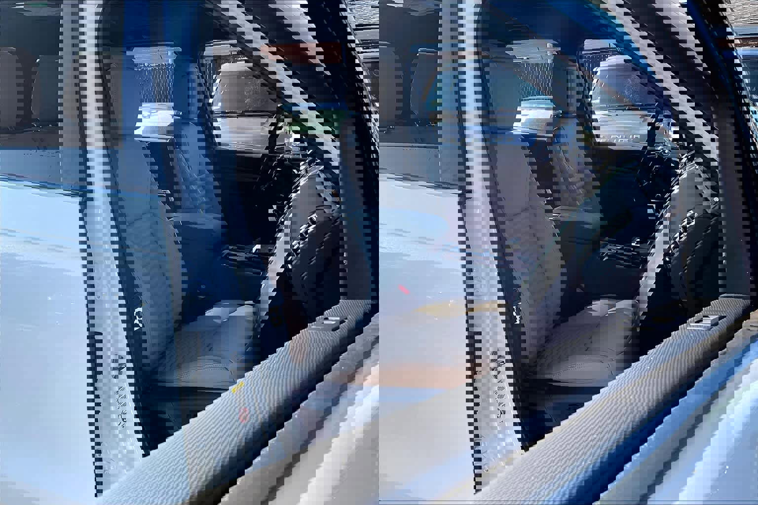 New 2025 Land Rover Discovery Dynamic SE image 31