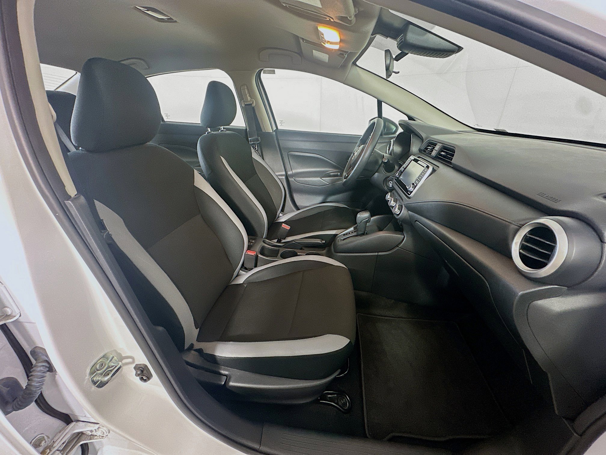 Used 2025 Nissan Versa S image 29