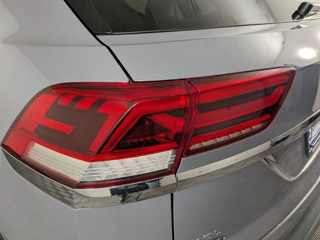 Used 2022 Volkswagen Atlas Cross Sport SEL R-Line image 12