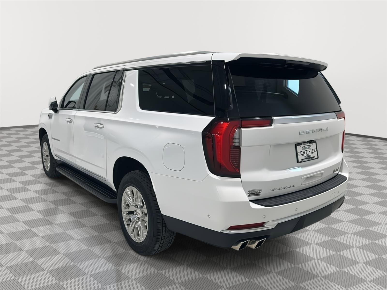 Used 2025 GMC Yukon XL Denali AWD/4WD image 3