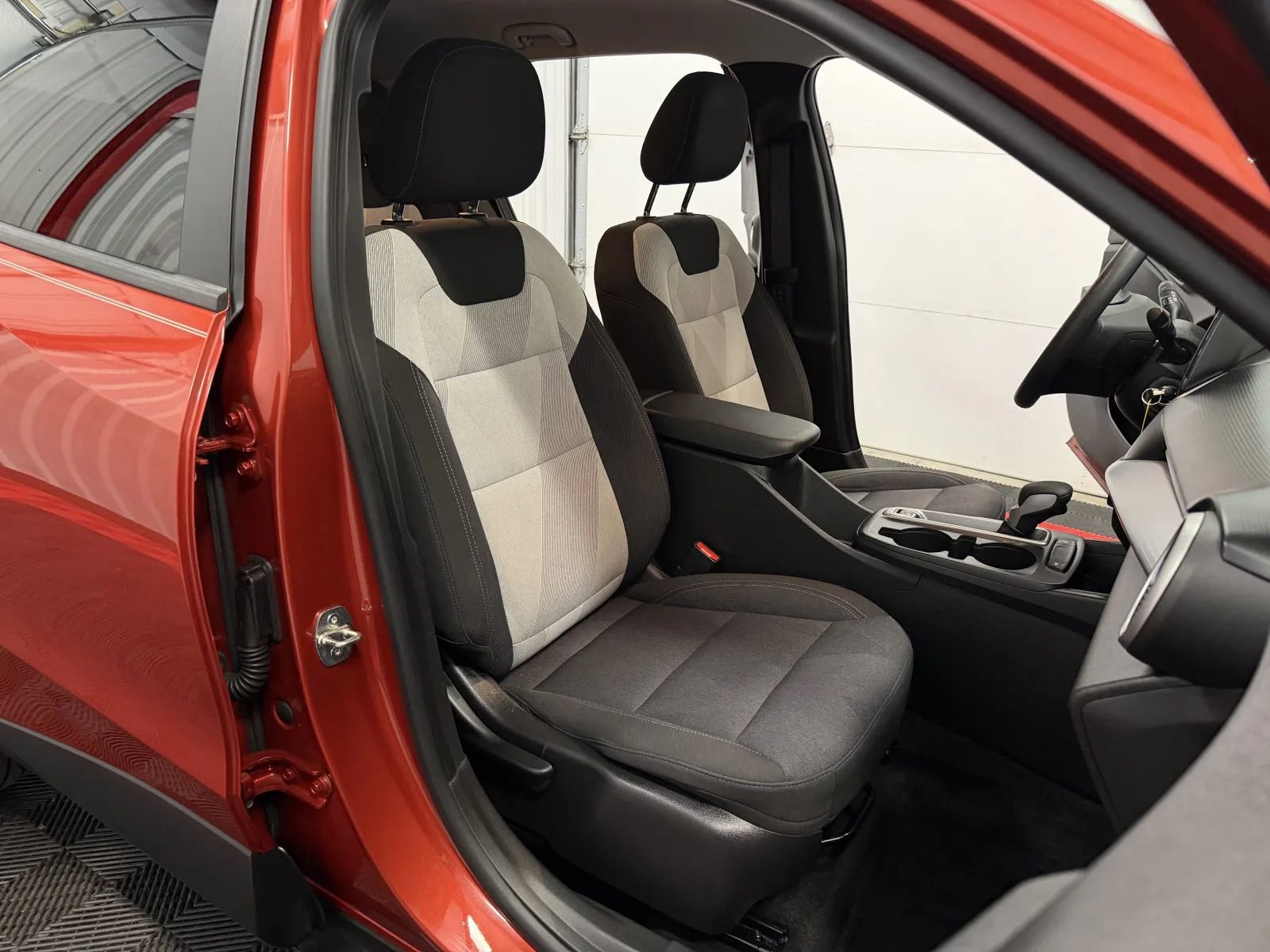 Used 2024 Chevrolet Trax LS w/ LS Convenience Package FWD image 45