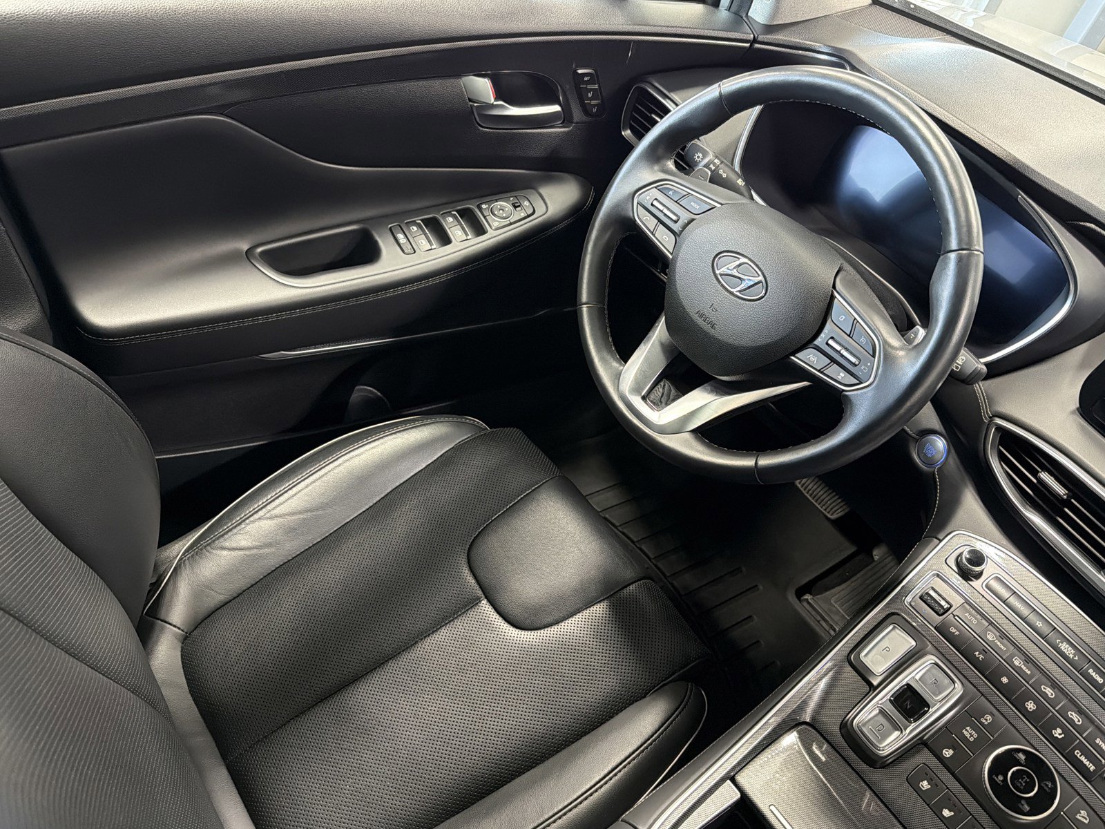 Used 2022 Hyundai Santa Fe Limited w/ Cargo Package image 9