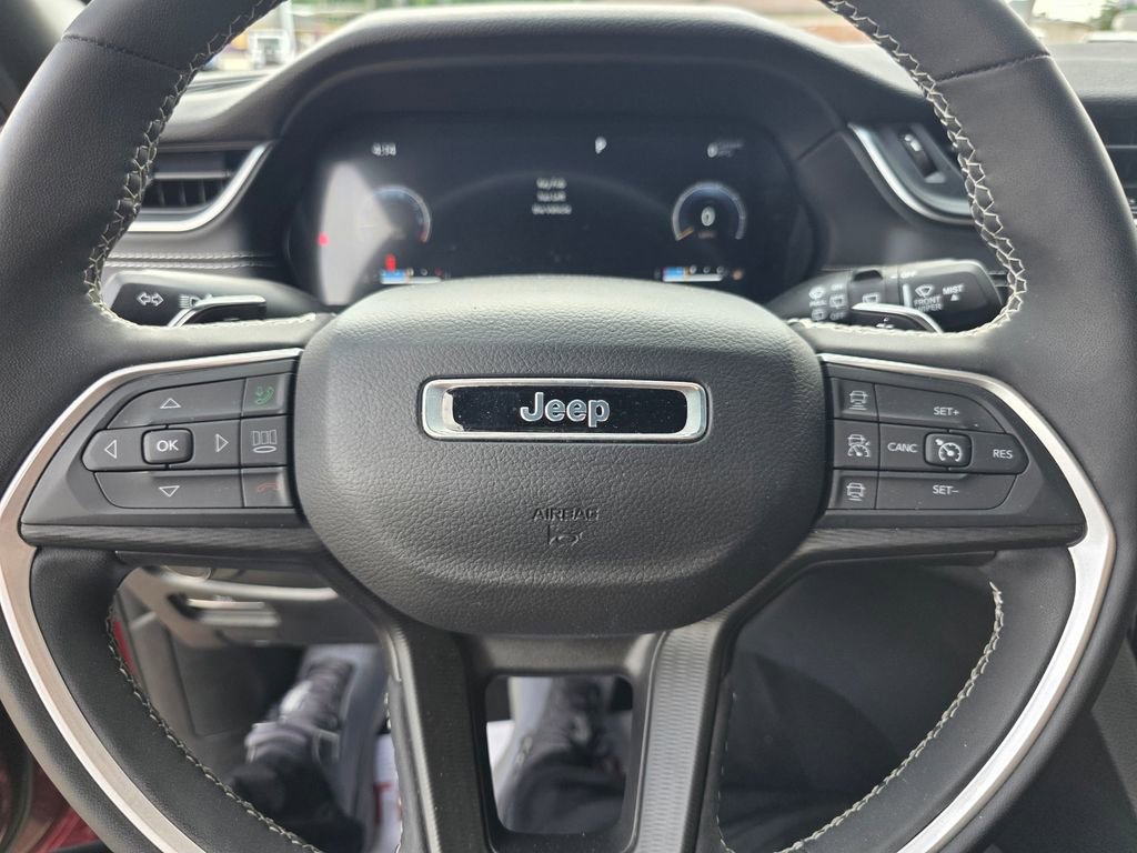 Used 2023 Jeep Grand Cherokee L Laredo RWD image 20