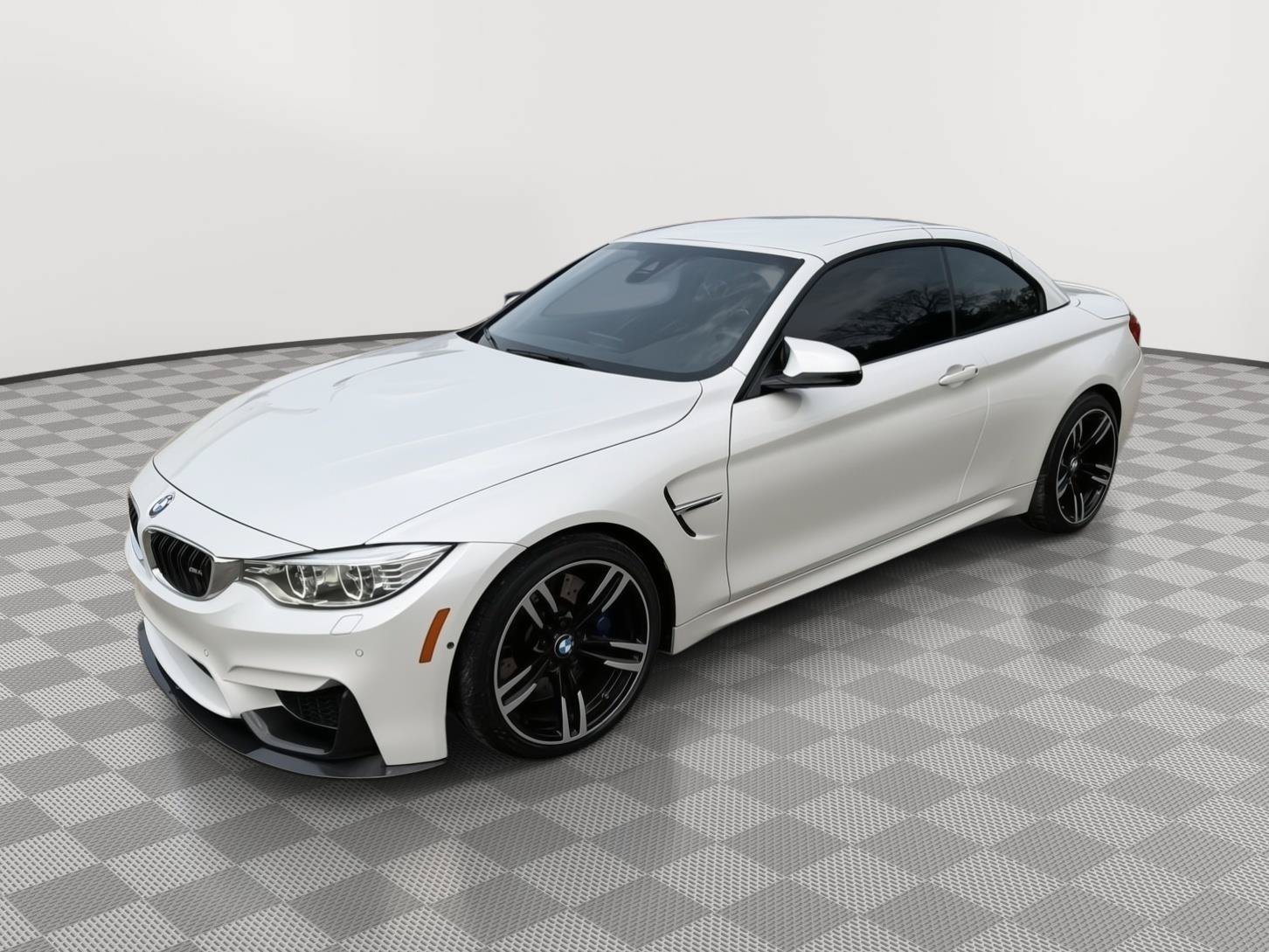 Used 2016 BMW M4 Convertible RWD image 10