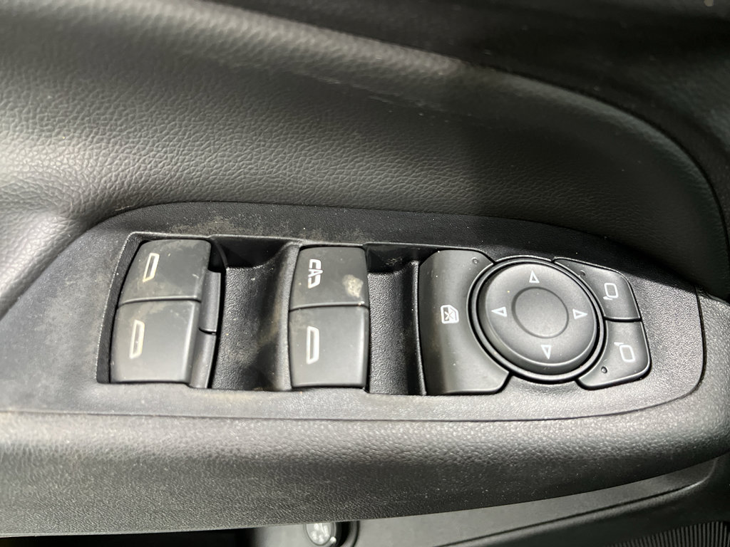 Used 2018 Chevrolet Equinox LT image 29