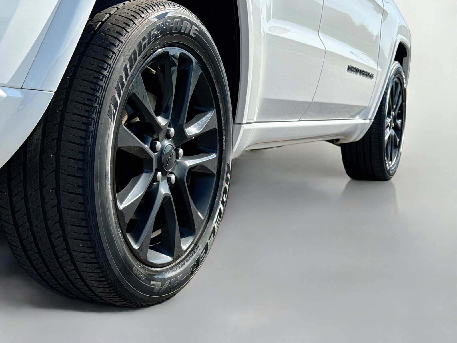 Used 2021 Jeep Grand Cherokee Laredo X AWD/4WD image 9