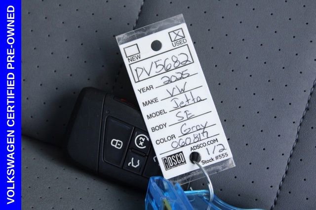 Used 2025 Volkswagen Jetta SE w/ Sunroof Package image 30