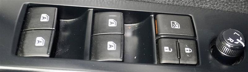 Used 2018 Toyota Camry SE image 30