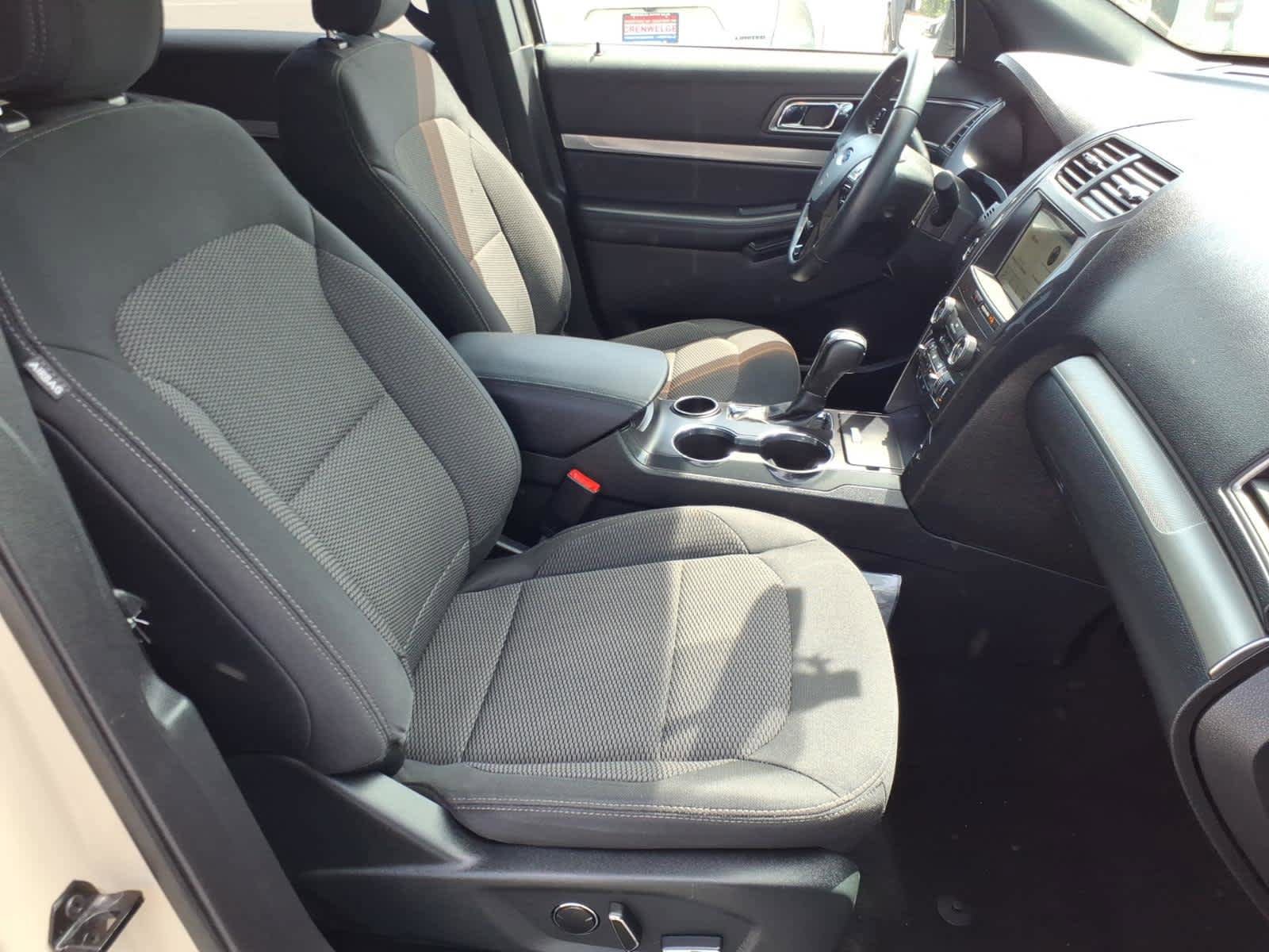 Used 2018 Ford Explorer XLT w/ Equipment Group 201A FWD image 3
