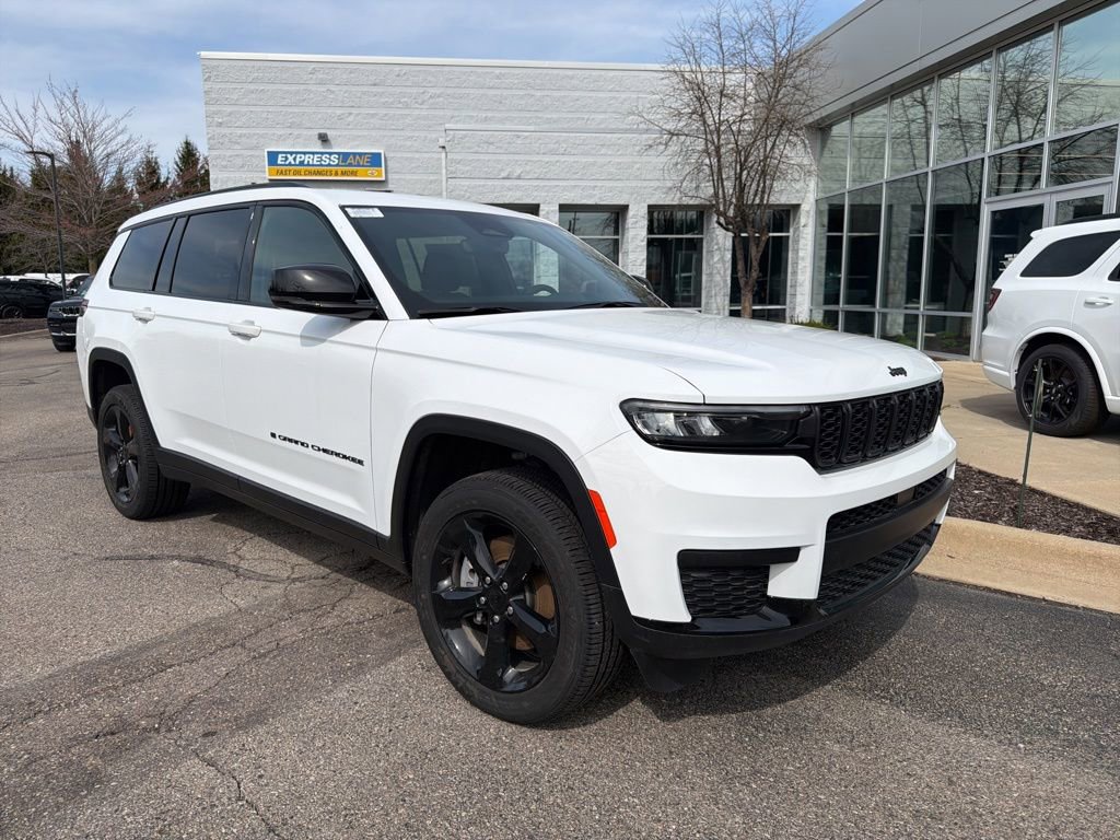 Certified 2024 Jeep Grand Cherokee L Altitude image 1