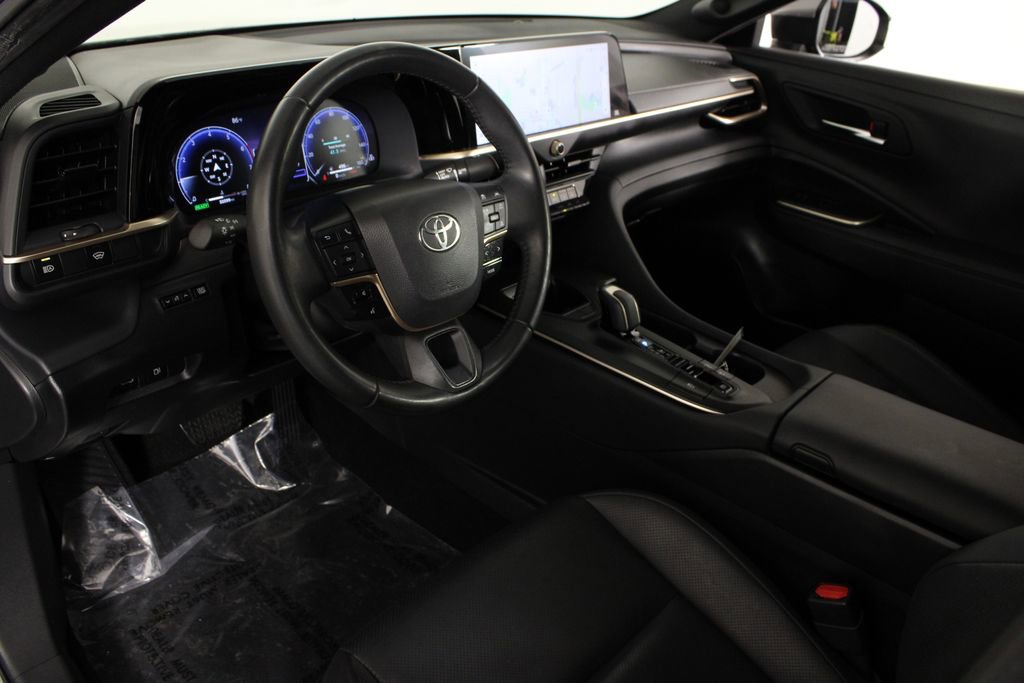 Used 2023 Toyota Crown Limited image 20