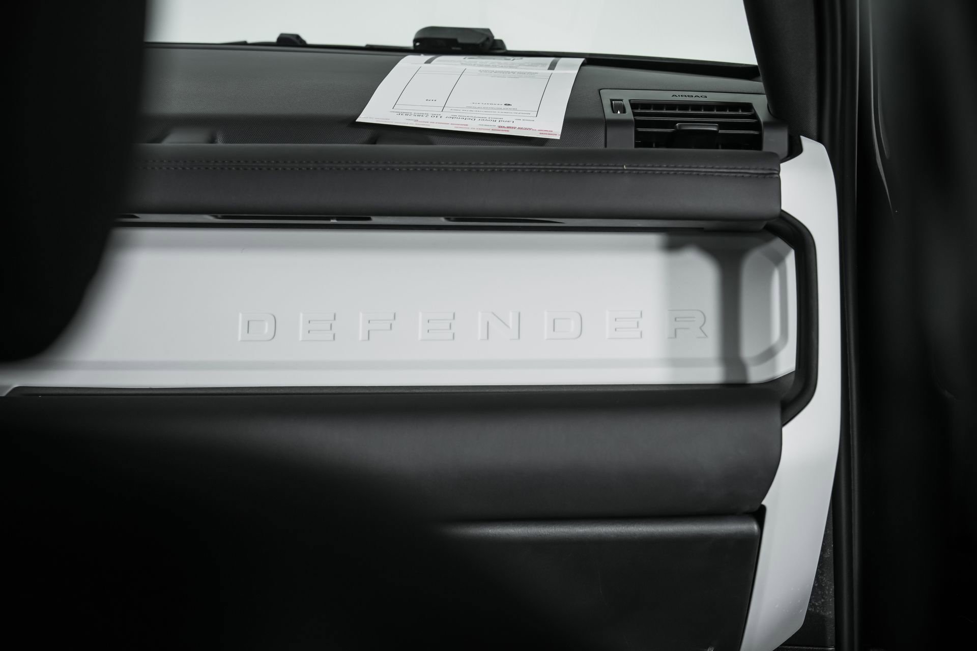 Used 2025 Land Rover Defender 110 S image 91