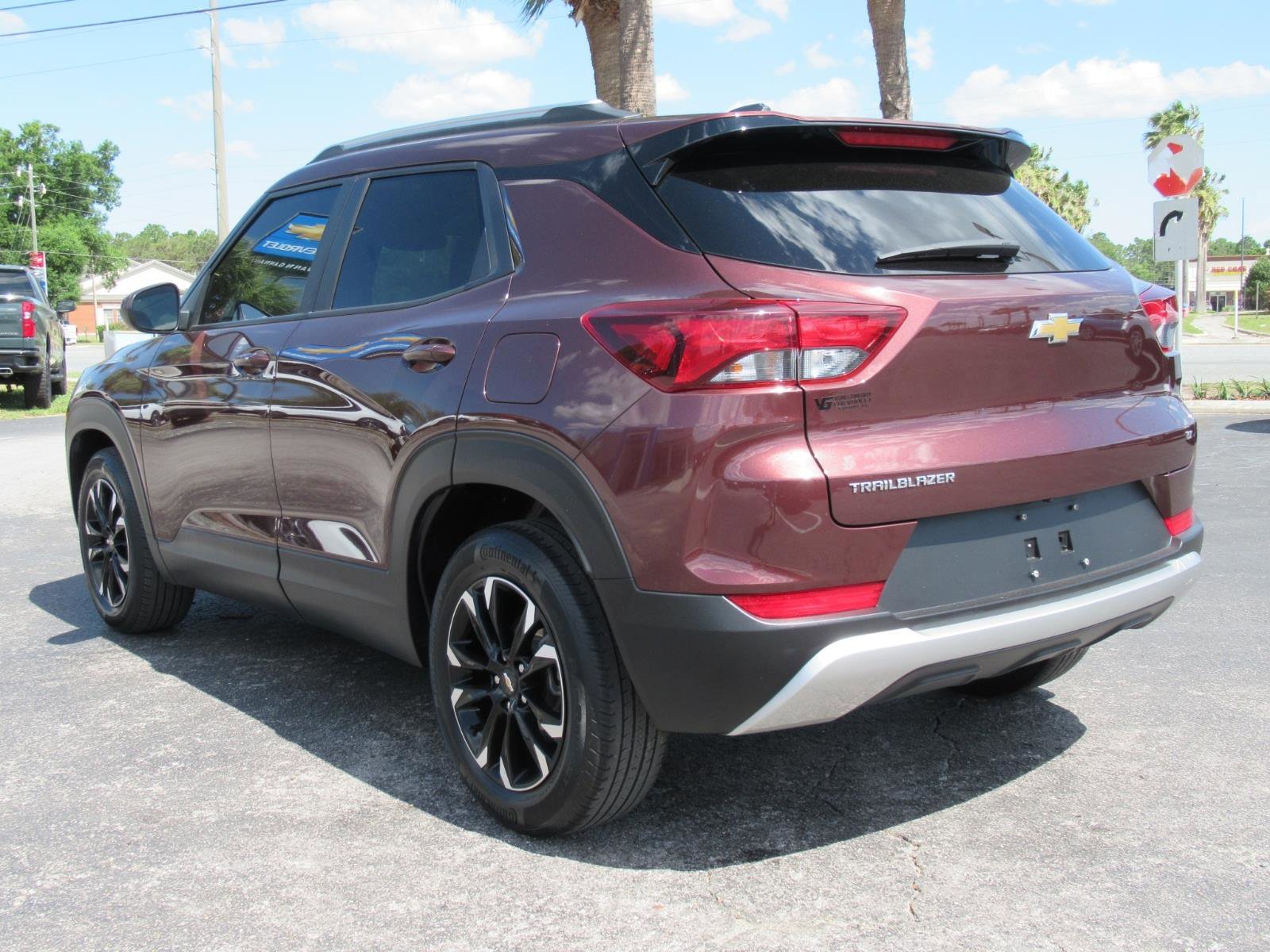 Used 2023 Chevrolet TrailBlazer LT w/ Convenience Package FWD image 8