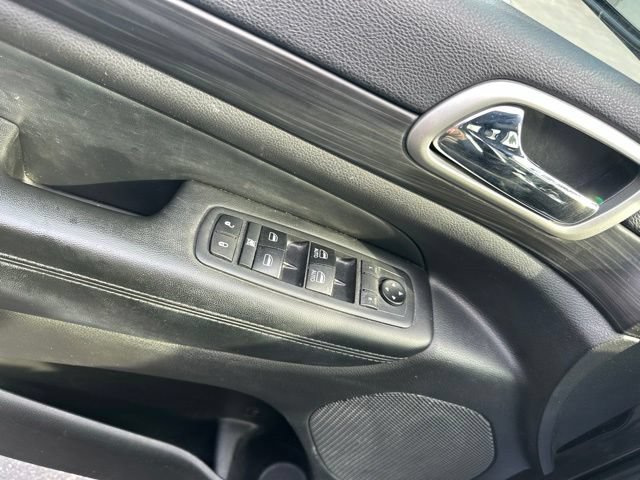Used 2019 Jeep Grand Cherokee Altitude AWD/4WD image 18