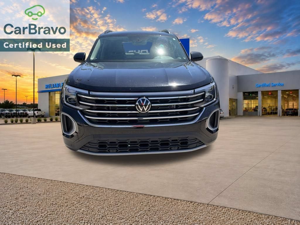 Used 2024 Volkswagen Atlas SE AWD/4WD image 2