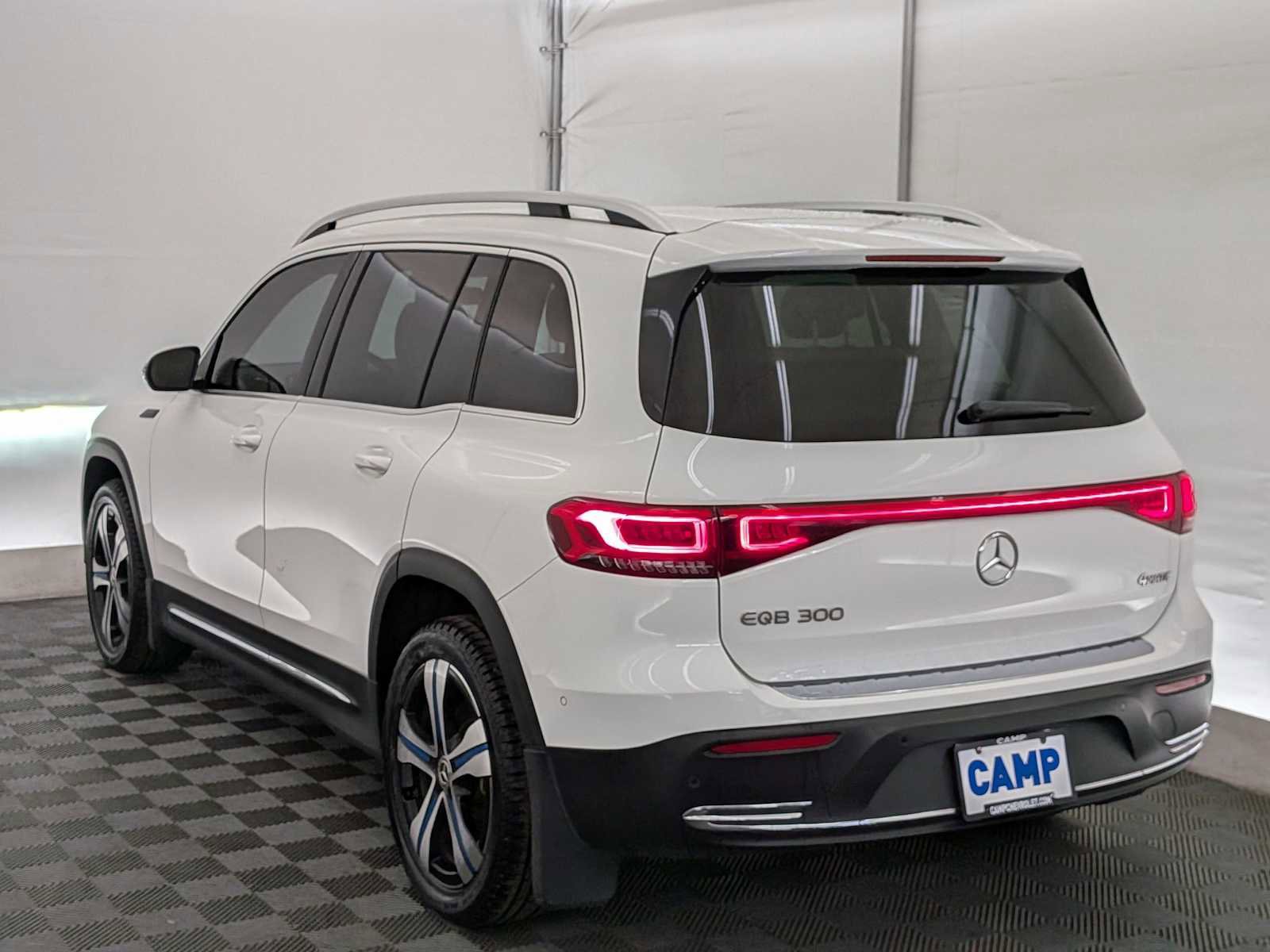 Used 2022 Mercedes-Benz EQB 300 4MATIC image 4