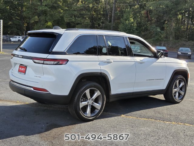 Used 2022 Jeep Grand Cherokee Limited AWD/4WD image 5