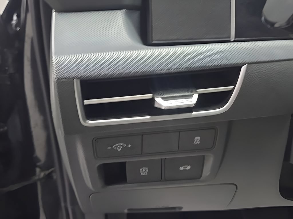 Used 2025 Hyundai Sonata SEL FWD image 13