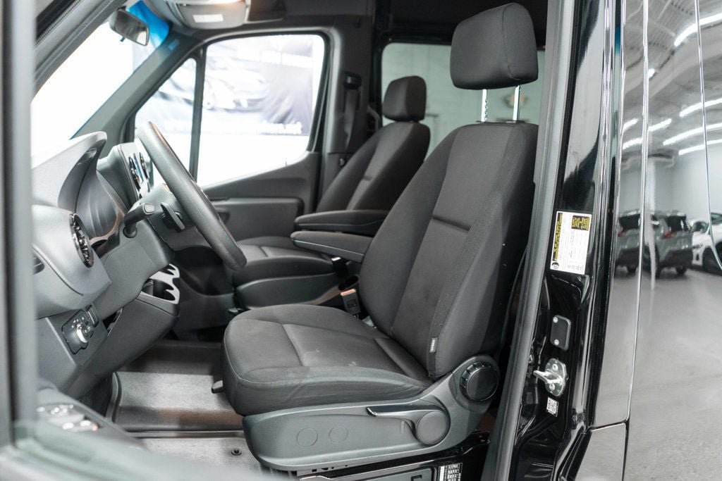 Used 2024 Mercedes-Benz Sprinter 2500 image 8