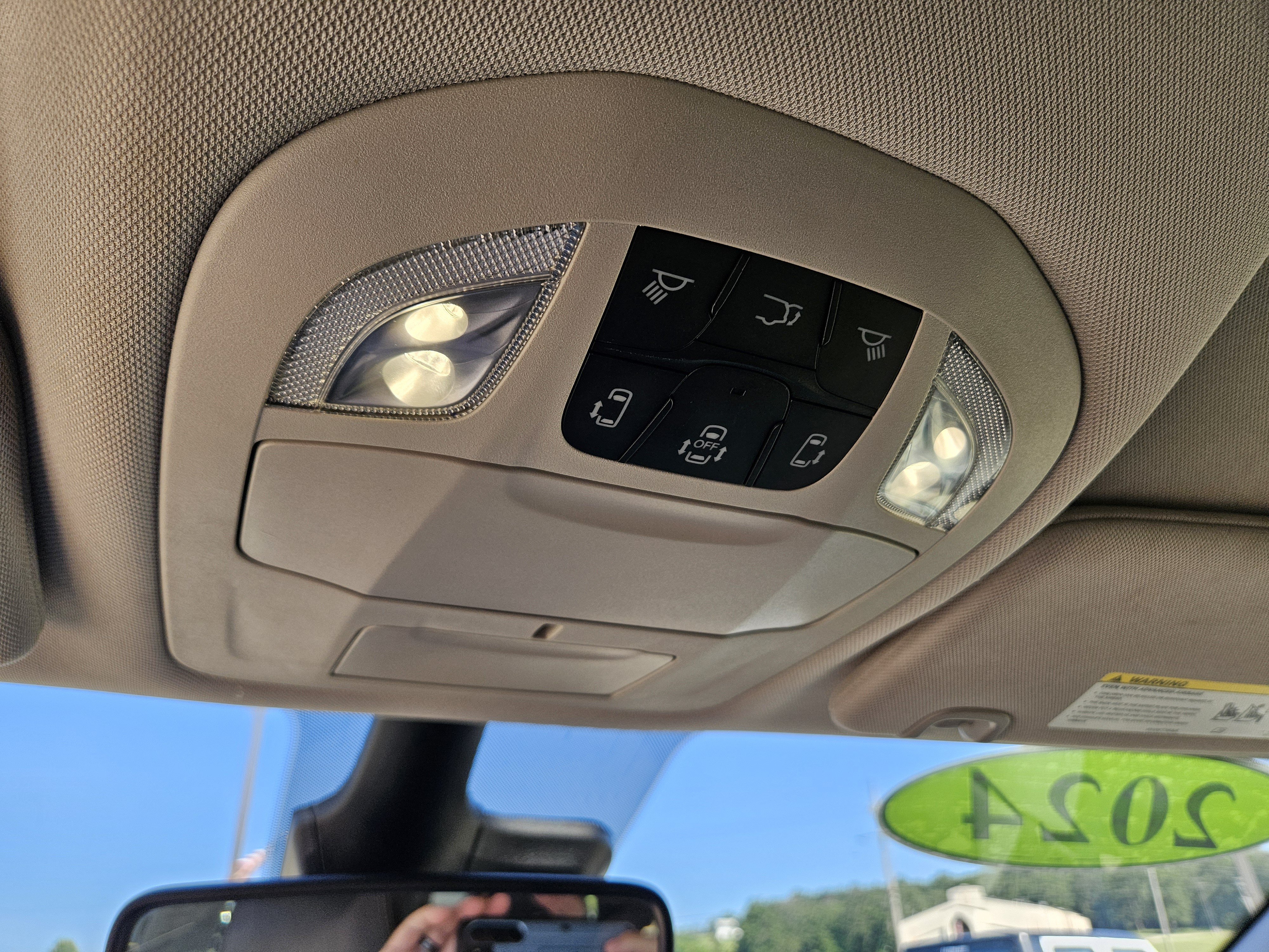 Used 2024 Chrysler Pacifica Touring-L FWD image 27