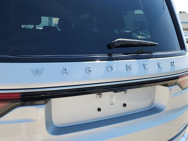 Used 2022 Jeep Wagoneer Series III AWD/4WD image 30
