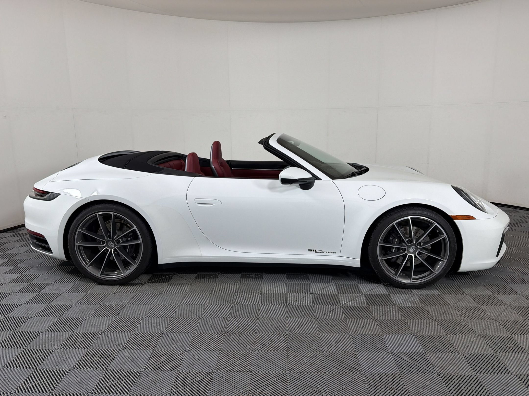 Certified 2024 Porsche 911 Carrera RWD image 9