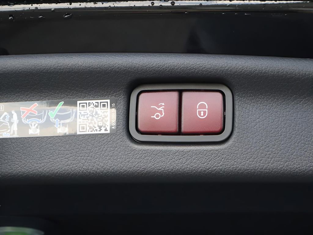 Certified 2025 Mercedes-Benz C 300 4MATIC Sedan image 18