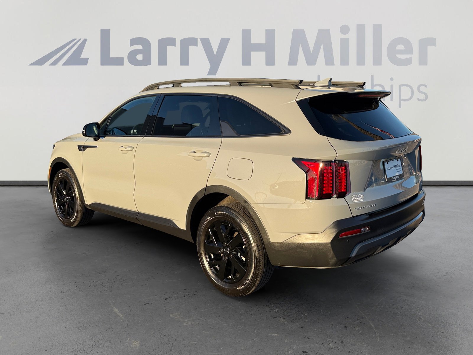 Used 2023 Kia Sorento S w/ Panoramic Sunroof Package image 3