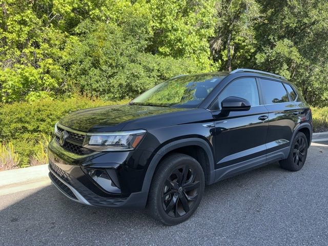 Used 2022 Volkswagen Taos SE FWD image 1