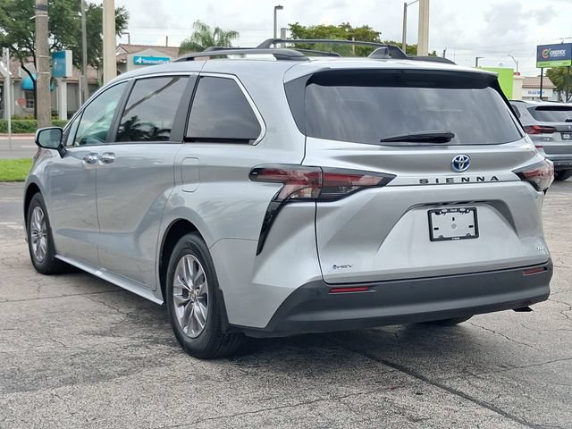 Used 2025 Toyota Sienna XLE w/ XLE Plus Package FWD image 3