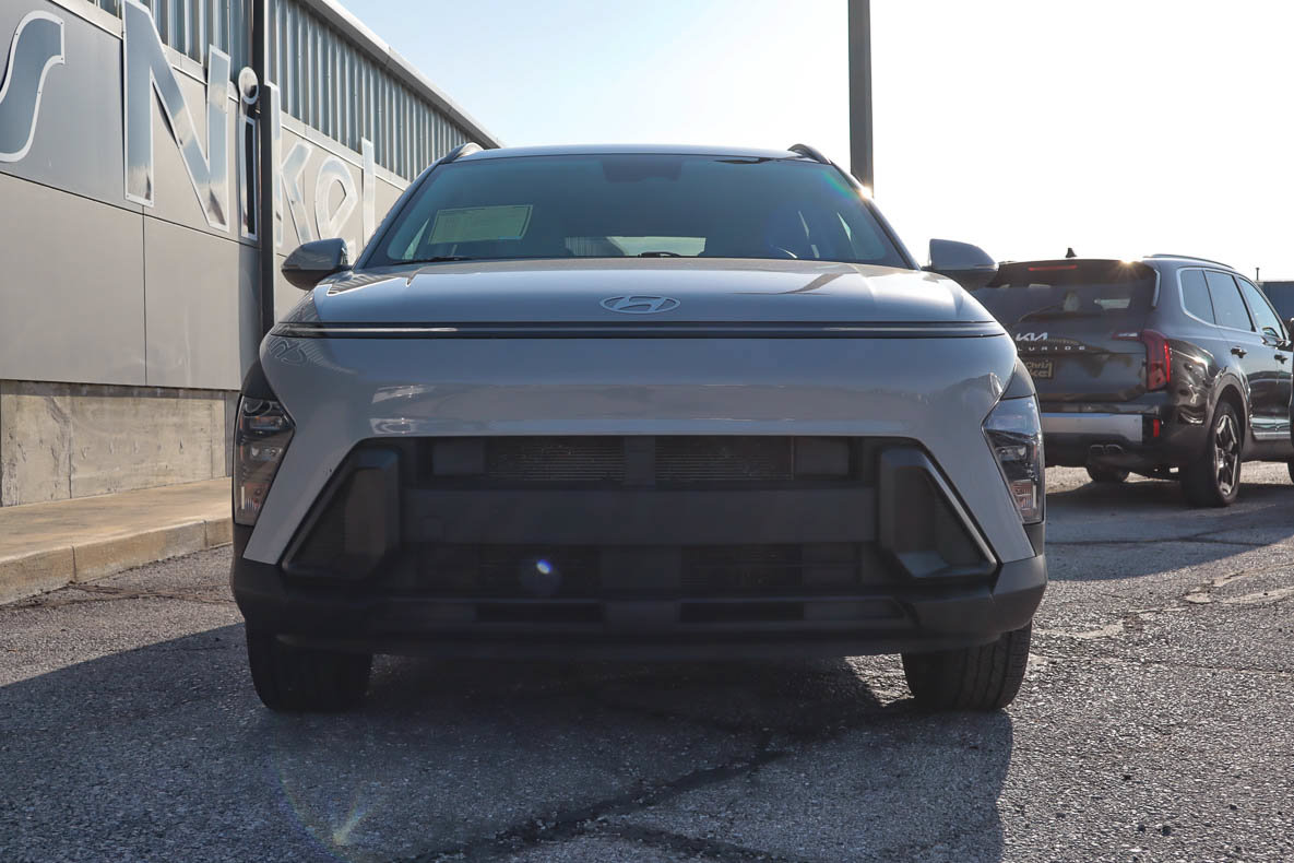 Used 2024 Hyundai Kona SEL AWD/4WD image 2