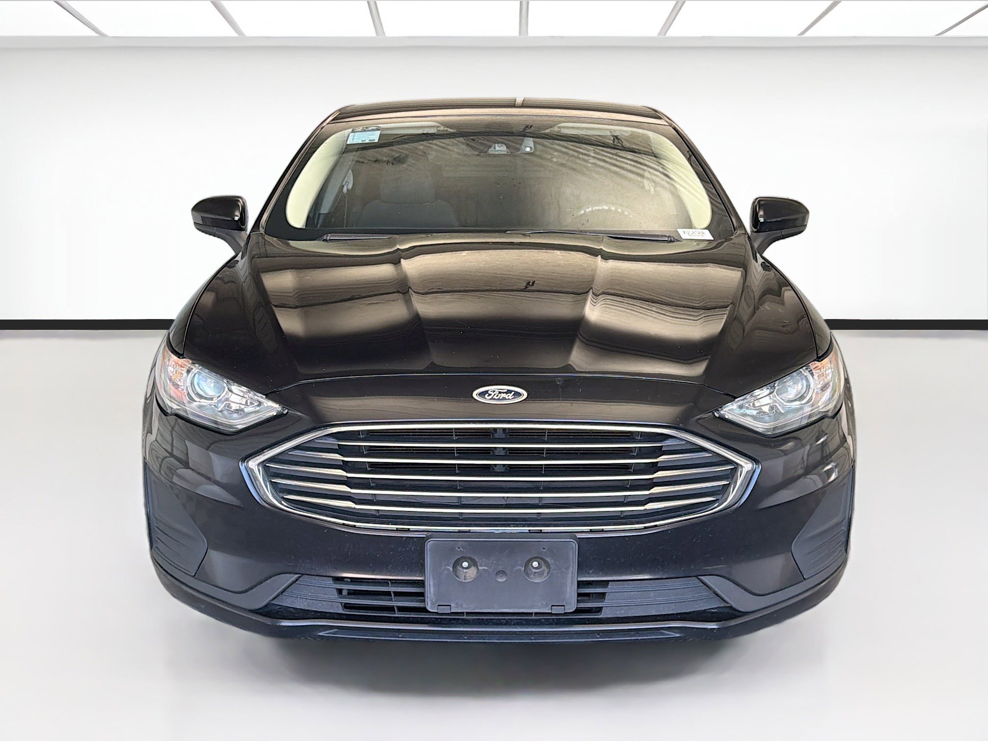 Used 2019 Ford Fusion SE image 2