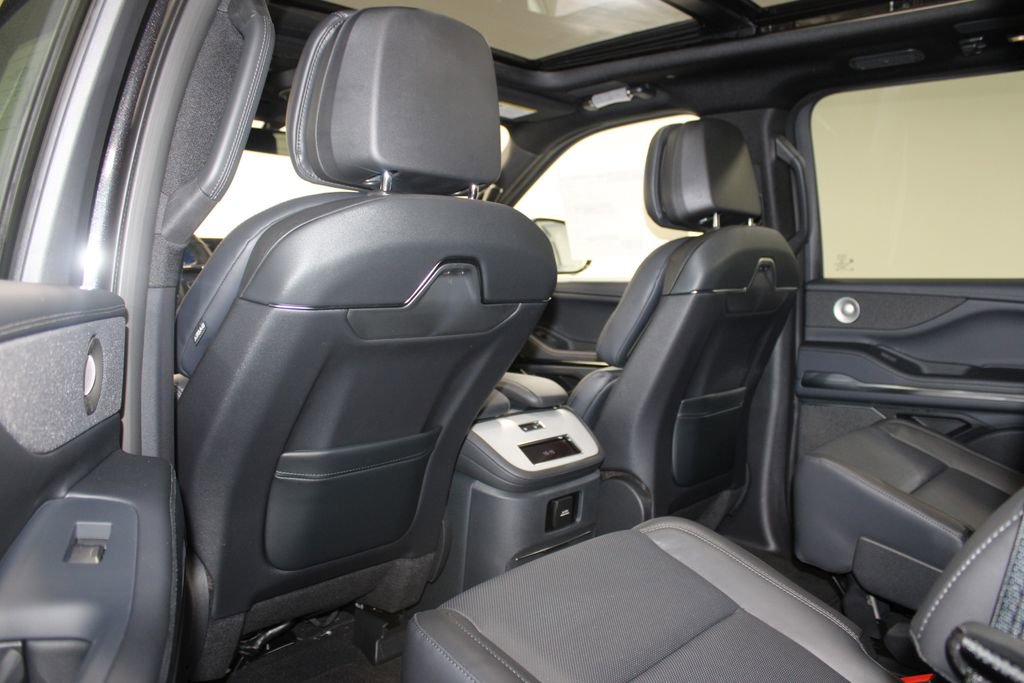 New 2025 Lincoln Navigator Reserve w/ Jet Appearance Package image 27