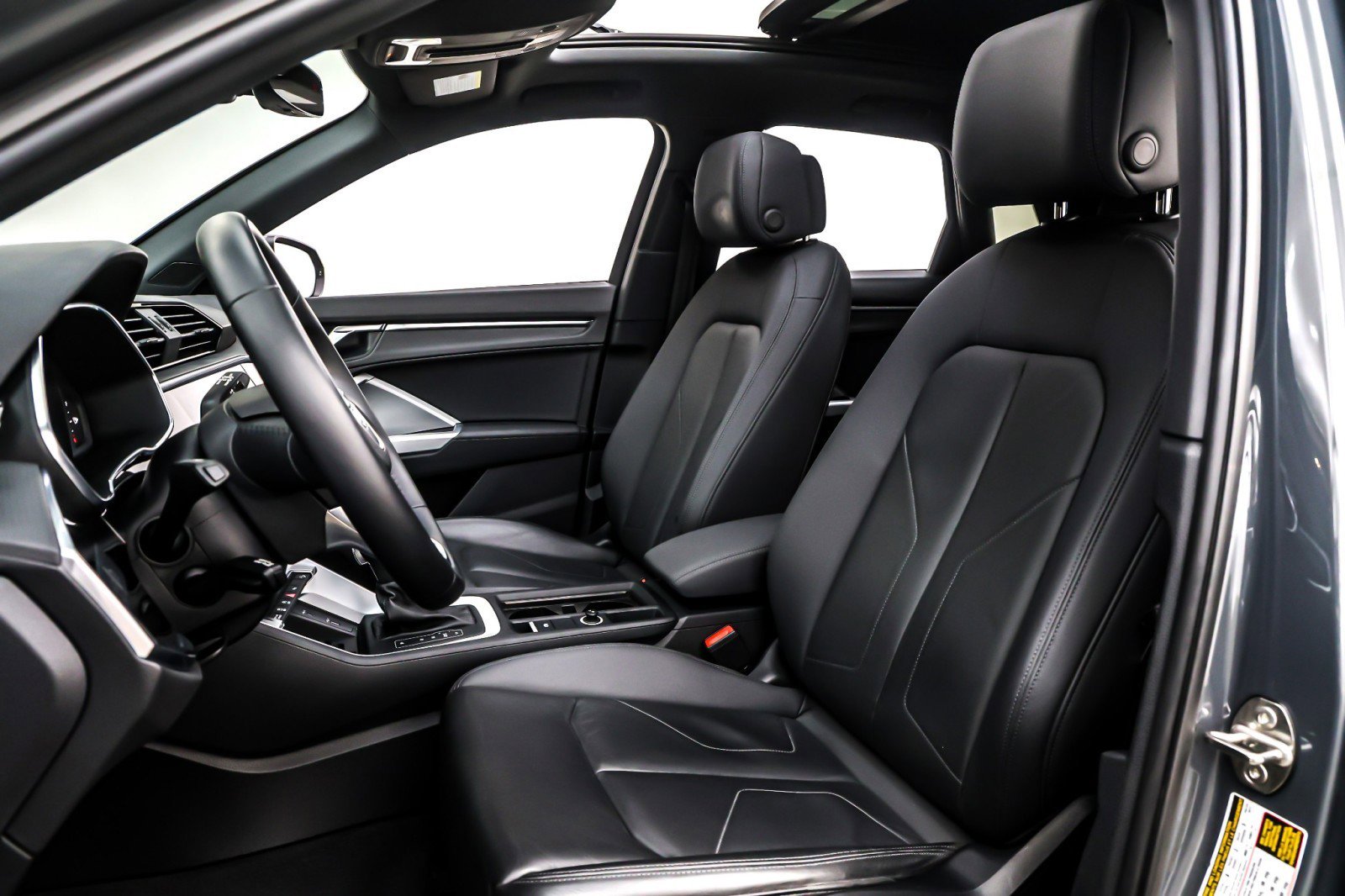 Used 2020 Audi Q3 2.0T Premium Plus w/ Premium Plus Package image 17