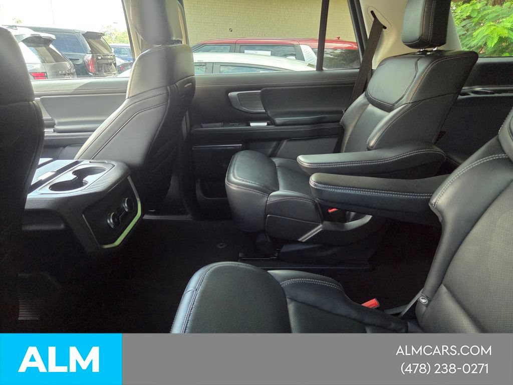 Used 2025 Ford Expedition Platinum AWD/4WD image 6