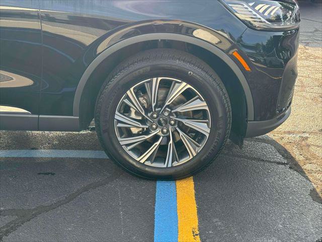 Used 2026 Lincoln Aviator AWD image 9