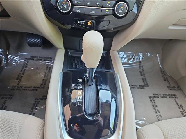 Used 2015 Nissan Rogue SV w/ SV Premium Package FWD image 18