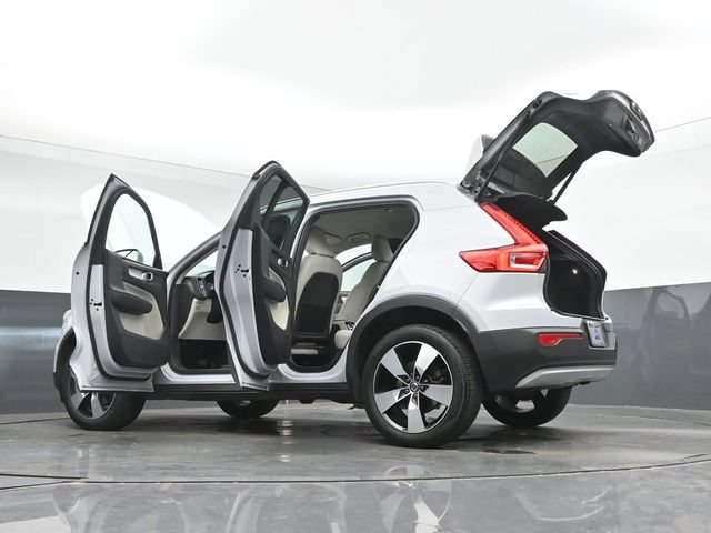 Used 2022 Volvo XC40 T4 Momentum FWD image 53