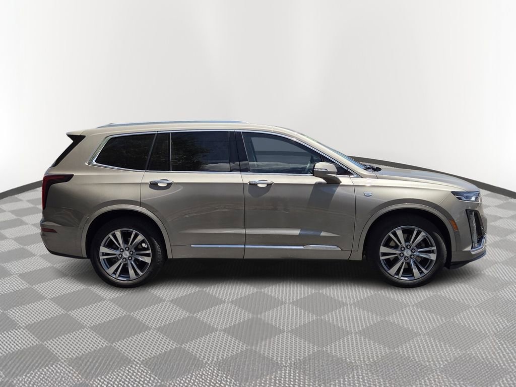Used 2023 Cadillac XT6 Premium Luxury w/ Technology Package FWD image 7