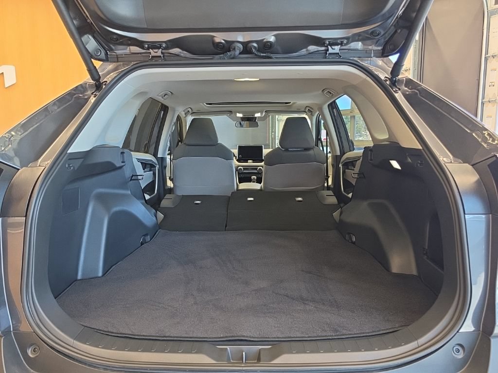 Used 2025 Toyota RAV4 XLE w/ Convenience Package FWD image 59