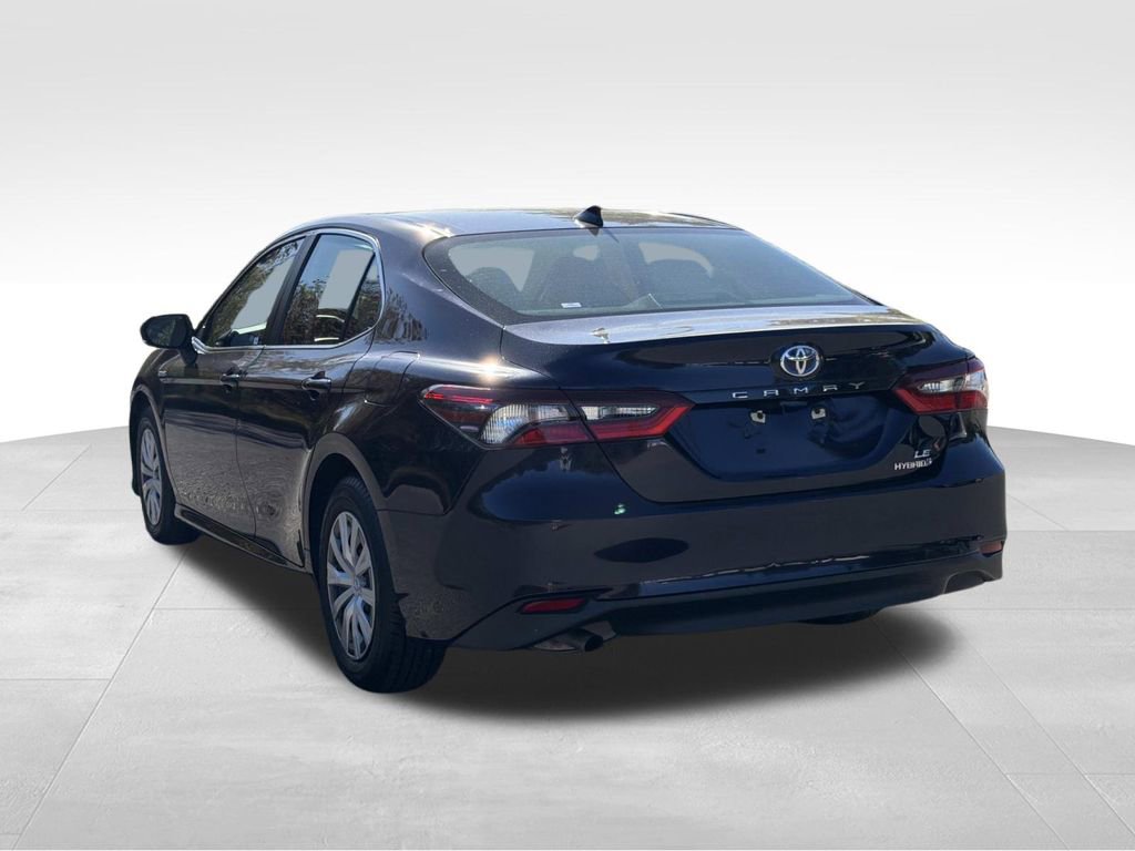 Used 2021 Toyota Camry LE image 5